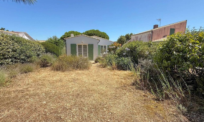La Couarde-sur-Mer House | Delightful Beachside Retreat with Garden and Ocean Views