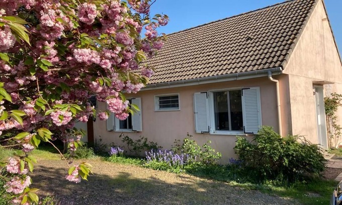 Saint-Pair-sur-Mer House | Delightful Retreat Between Sea and Countryside