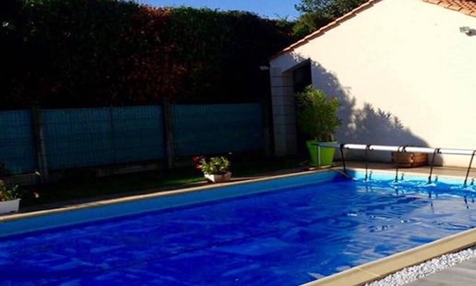 La Jonchere House | Welcoming House with Pool, Steps from the Ocean