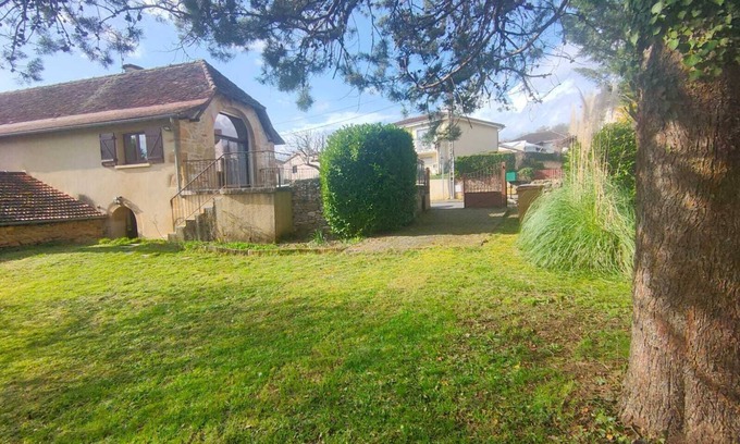Figeac House | Delightful Home with Expansive Garden in Figeac