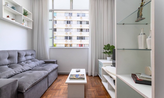 Copacabana Apartment | Welcoming Copa Retreat | Perfect for Friends and Families