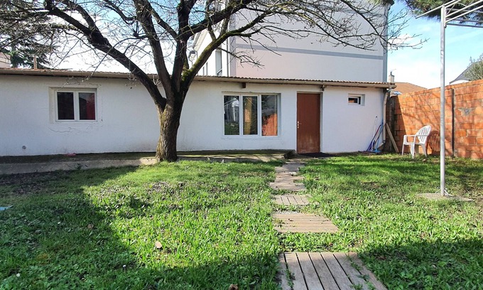 Les Luats Apartment | Relaxing Retreat with Kitchen in a Serene Garden Setting
