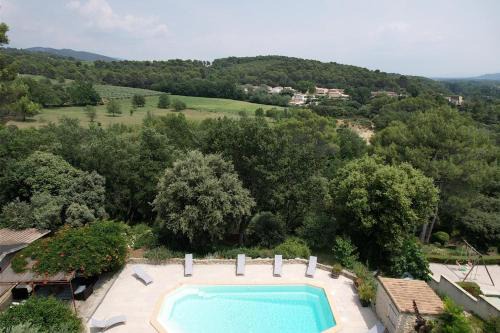Puget House | Inviting Home with Shared Pool in Vaucluse, Rated 9.7/10