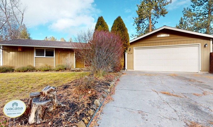 Larkspur House | Pet-Friendly PNW Retreat with Yard, Grill & Near Skiing