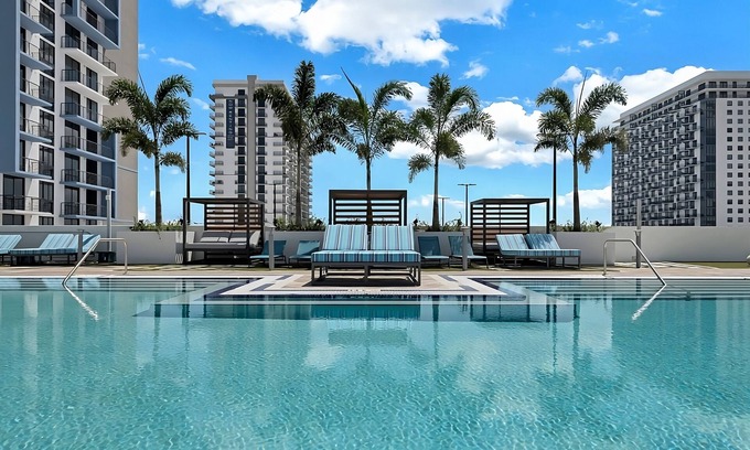 Doral Hotel | Comfortable Stay with Pool and City Views!