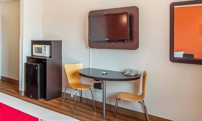 Shelby Hotel | Enjoy a Convenient Stay Near Shelby Splash Park!