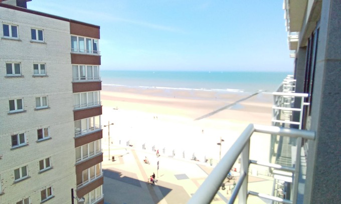 Middelkerke Apartment | Inviting Studio with Ocean View and Exceptional Reviews
