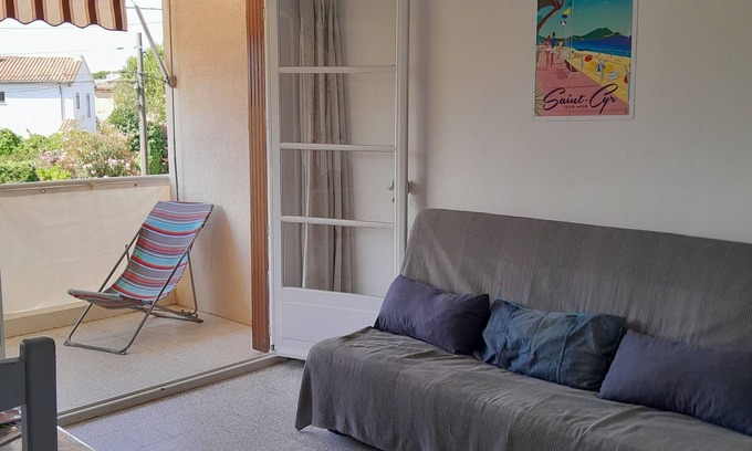 Saint-Cyr-sur-Mer Apartment | Serene T2 with Balcony, Steps to Beach & Amazing Views