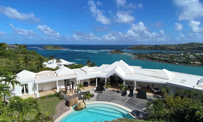 Mont Jean Villa | Experience Arrowmarine in Montjean: Breathtaking Ocean Views