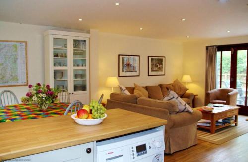 East Tisted House | Discover Pleasure Row: Your Gateway to Memorable Stays