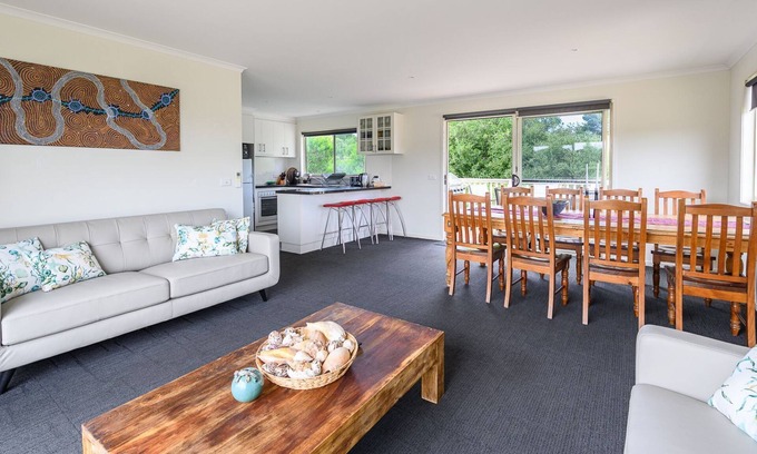 Venus Bay House | Pet-Friendly Pleiades with Oceanfront Views in Venus Bay