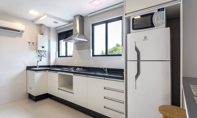 Reboucas Apartment | Pleione: Family-Friendly Flat Near Botanical PUC Center