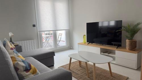 Plencia Apartment | Family-Friendly Plentzia Hotel with Oceanfront Views