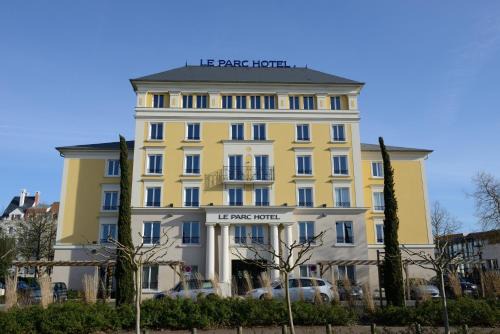 Le Plessis-Robinson Hotel | Discover Plessis Parc Hôtel: Family-Friendly & Accessible
