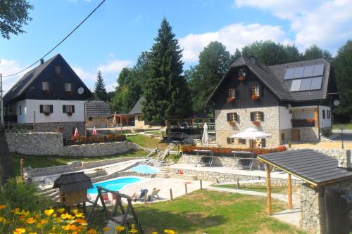 Mukinje Bed & Breakfast | Relax at Plitvice Etno House I with Pool & Hot Tub