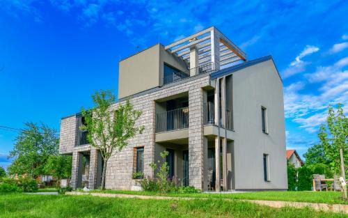 Catrnja Apartment | Discover Plitvice Nest 2: Family-Friendly, Rated 9.8