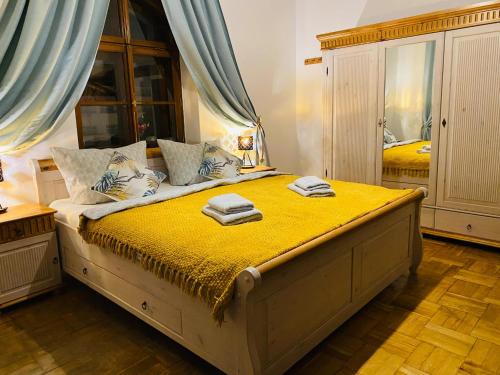 Hradec Kralove Apartment | Plně vybavený apartmán u Velkého náměstí 3, Wi-Fi, Netflix, vana