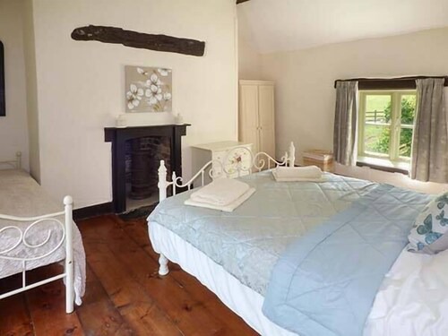 Bleddfa Cottage | Pet-Friendly Ploony Cottage in Bleddfa - Perfect Family Getaway