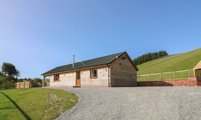 Bleddfa Cottage | Pet-Friendly Ploony Hill Cabin with Hot Tub in Knighton