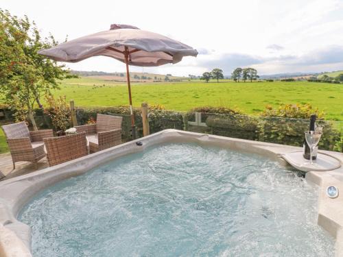 Welton House | Experience Comfort at Plot 32 - A Premier 4-Star Retreat