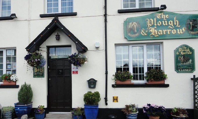 Felin Fach Hotel | Welcoming Plough and Harrow: Rated 9/10 with Family Amenities