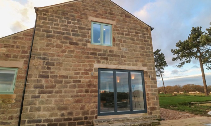 Harrogate Cottage | Pet-Friendly Retreat at Ploughman's Rigg: Perfect Family Getaway
