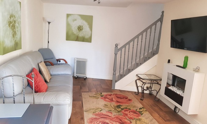 Ainley Top House | Cozy Plover Cottage Lindley: Family-Friendly Retreat