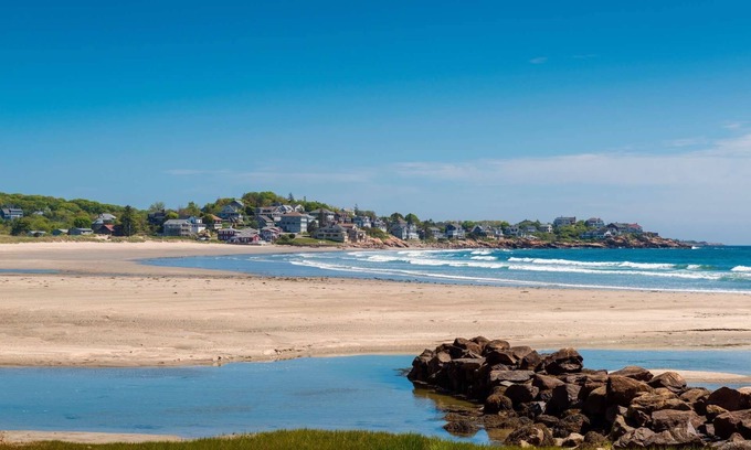 Newburyport House | Relaxing Oceanfront Retreat at Plovers Nest for Families