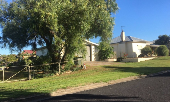 Mount Muirhead House | Child-Friendly Haven at Plovers on Seventh - 10/10 Rated