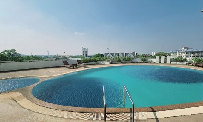 Mukdahan Hotel | Discover Ploy Palace Hotel: Family-Friendly with Pool Access