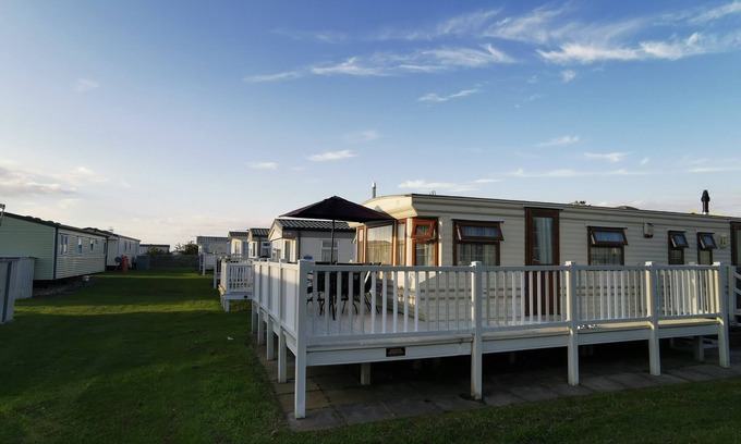 Ingoldmells Ski Chalet | Plum 2 Coral Beach Ingoldmells 3 bed 6 berth