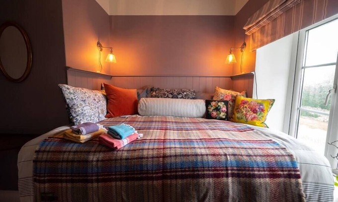 Scunthorpe Other | Plum Cottage: Ideal for Families with Spa and Hot Tub