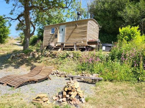 Paignton Apartment | Discover Plum Hut: Pet-Friendly Retreat with Top Ratings