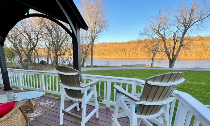 Bakerton House | Discover Plum Lazy on the Potomac: Family-Friendly Retreat
