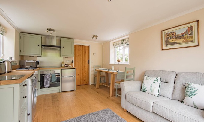 Dargate Cottage | Cozy Plum Pudding Stables by Bloom Stays - Pet Friendly Retreat