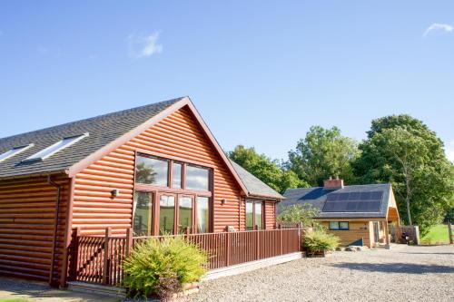 Abernyte House | Plum Tree Lodge: Family and Pet-Friendly Getaway