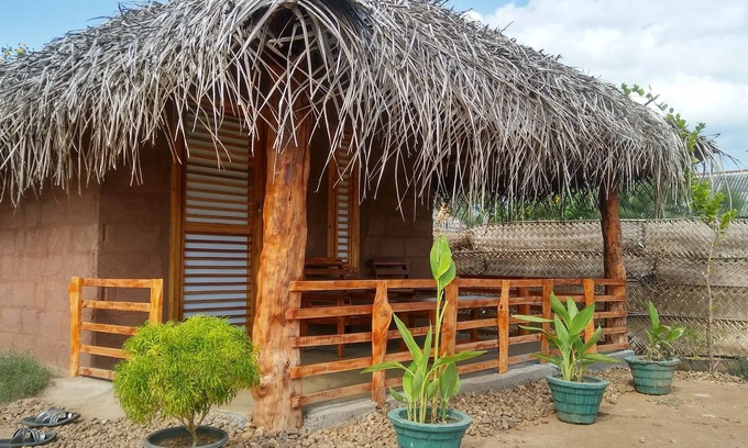 Mahasenpura Cottage | Tranquil Plummy Dale Cabana by the Lake