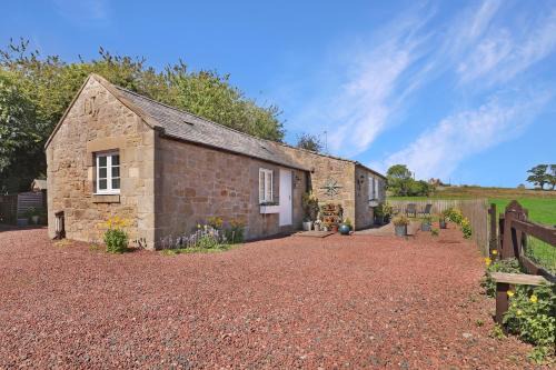 Lesbury House | Welcoming Plumtree Cottage: A Family-Friendly Getaway