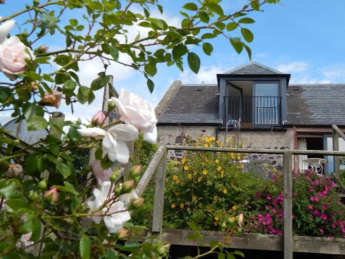 Kelso House | Pet-Friendly Plumtree Cottage: 4-Star Stay with Breakfast