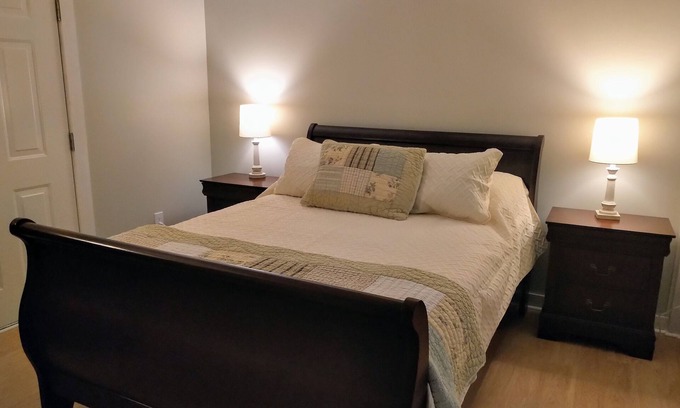 Newland House | Pet-Friendly Plumtree Mountain Retreat with Ocean Views