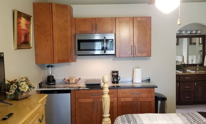 Ludlam Bed & Breakfast | Cozy Suite with Private Entrance and Kitchen Amenities