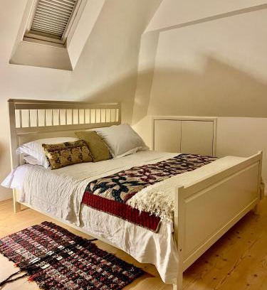 Lydd-on-Sea Bed & Breakfast | Family-Friendly Retreat at Pluto House with Great Reviews