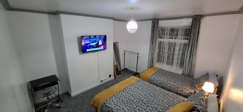 Plymouth House | Charming Plymouth Airbnb with Breakfast & Family-Friendly Vibes