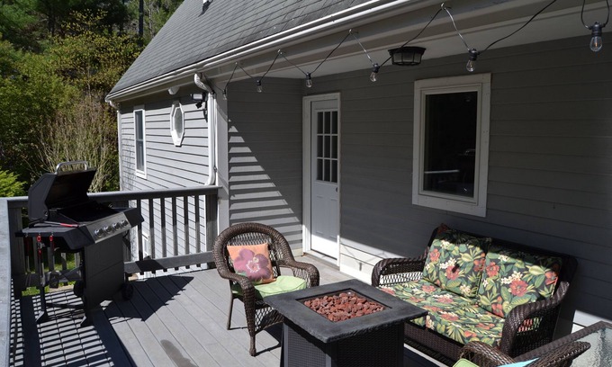 Cedar Bushes House | Plymouth Home: Ocean View & Steps from Private Beach