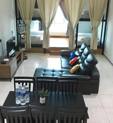 Taman Jubilee House | Spacious PM Octagon Ipoh Duplex Suite with Pool & Family Fun
