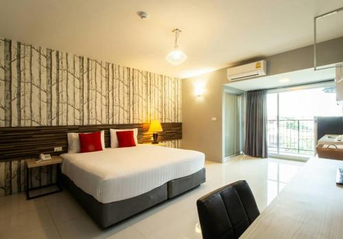 Hat Yai Hotel | Discover PM Residence: Poolside Comfort and Family Fun