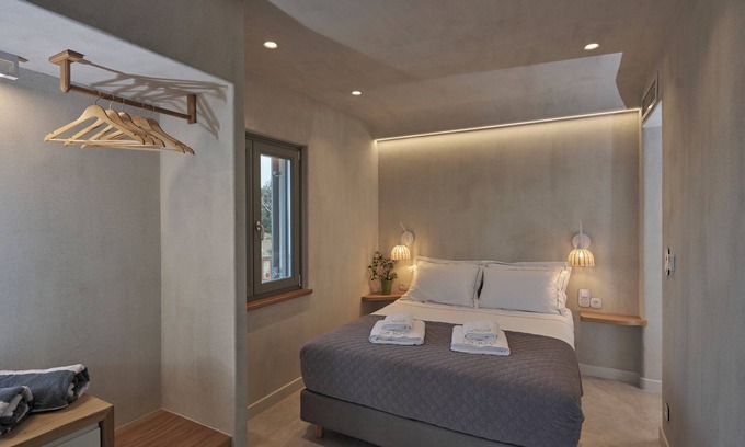 Skopelos Town House | Pnoé Residence