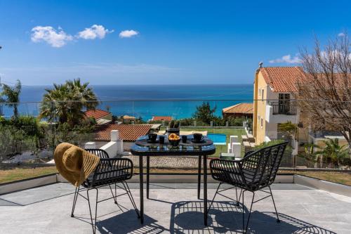 Vlachata Apartment | Experience Elegance at PNOĒ Luxury Apartments