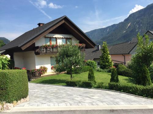 Dovje Apartment | Family-Friendly Retreat at Počitniško stanovanje ZALAR
