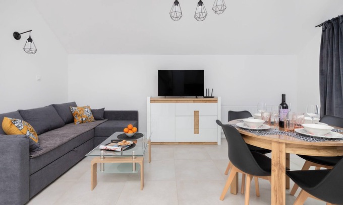 Debki Apartment | Relax at Południowa Przystań 2 Dębki with a Balcony